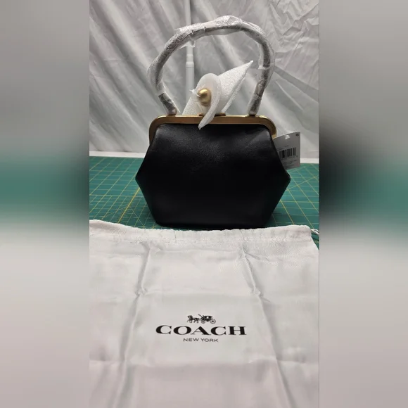 NWT Coach KISSLOCK 16 Black & Brass - Picture 7 of 17